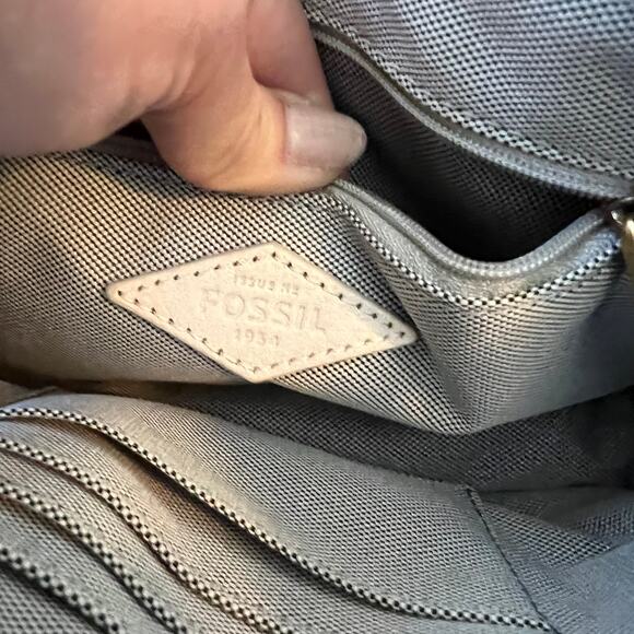 Fossil Vanilla Cream 'Ryder' Small Leather Crossbody Purse with Front Snap - Picture 12 of 16